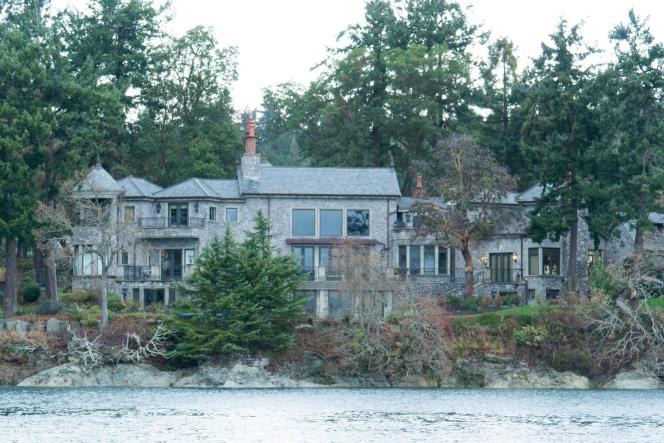 La résidence de Meghan Markle et du prince Harry à Deep Cove. Vue depuis un bateau.