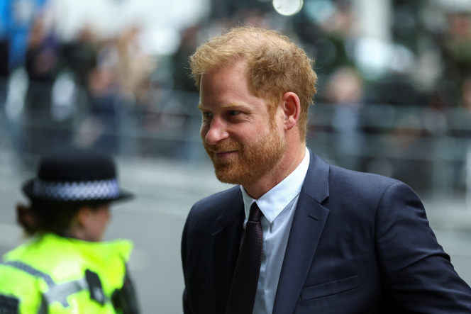Le prince Harry, duc de Sussex, marche devant le bâtiment «Rolls» de la Haute Cour à Londres, Grande-Bretagne, le 6 juin 2023 - Reuters