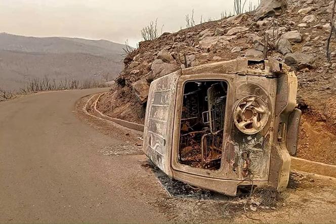 Cette photo publiée sur la page Facebook de Radio Soummam Bejaia le 24 juillet 2023 montre les conséquences des incendies de forêt en Algérie dans la ville de Toudja alors que les températures atteignaient 48 degrés Celsius (118 Fahrenheit).