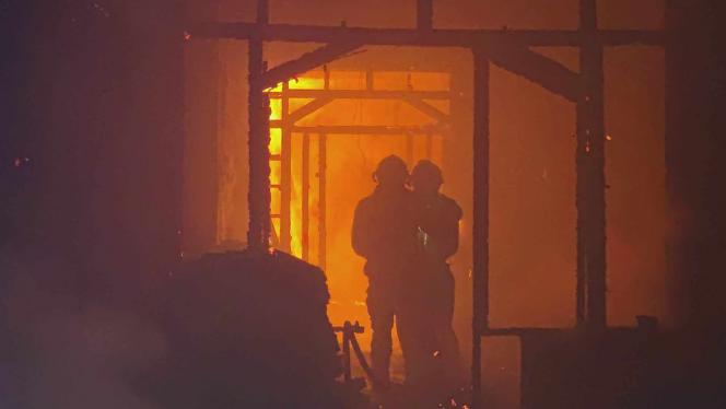 „Das Haus ist völlig zerstört“: Großbrand in Brüssel (Fotos und Video)