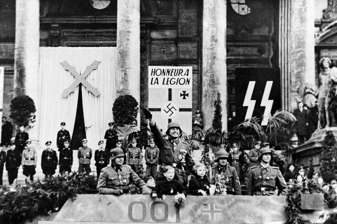 Le 2 avril 1944, le SS-Hauptsturmführer Léon Degrelle défile dans Bruxelles avec ses enfants, après la bataille de Tcherkassy où s’est illustrée la Légion Wallonie au sein de la Waffen SS.